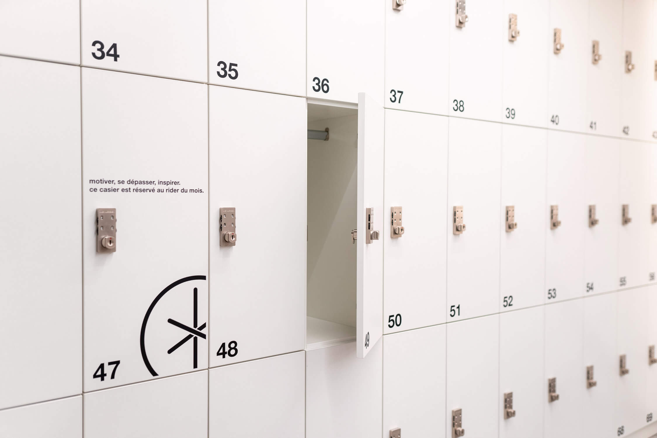 Casiers numérotés des vestiaires du studio Boulogne
